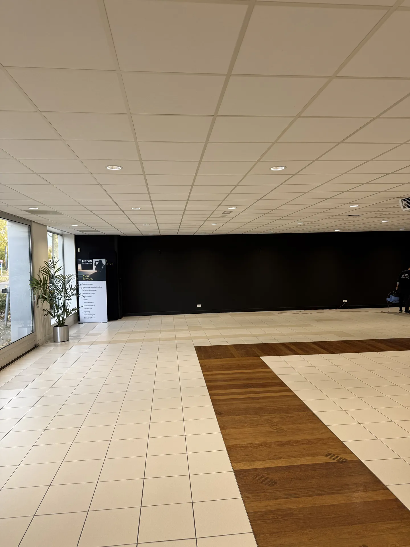 Verzorgd lichtbeeld in de Lotus-showroom in Amstelveen